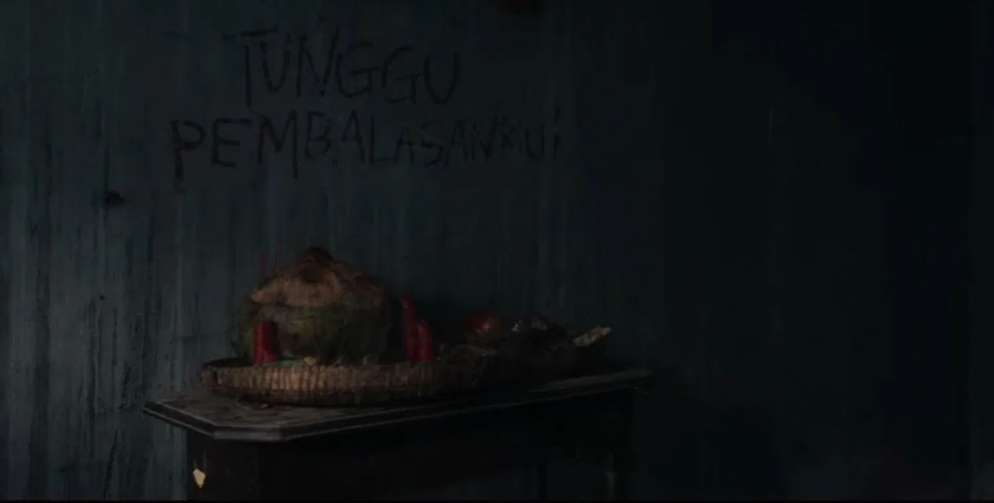 Perempuan Pembawa Sial