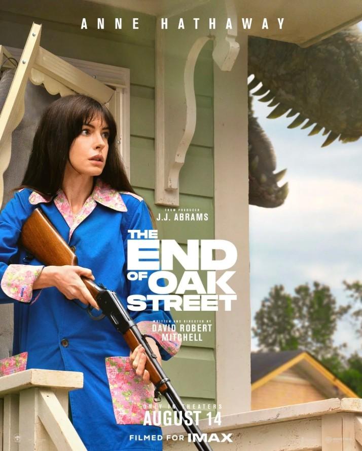 Anne Hathaway The End of Oak Street Character Poster | The End of Oak Street | TGV Cinemas